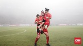 Jaimerson Xavier da Silva melakukan selebrasi bersama anak-anaknya usai memastikan Persija meraih gelar juara ke-11 dalam berbagai kompetisi kelas teratas di Indonesia. (CNN Indonesia/Andry Novelino)