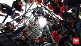 Fanatisme pendukung Persija Jakarta menular ke sudut-sudut kota Jakarta. (CNN Indonesia/Hesti Rika)