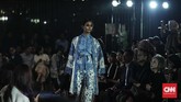 Gaun-gaun ini kebanyakan menggunakan siluet anggun berupa jubah yang terinspirasi dari bangsawan Klan Manchu era Dinasti Qing.