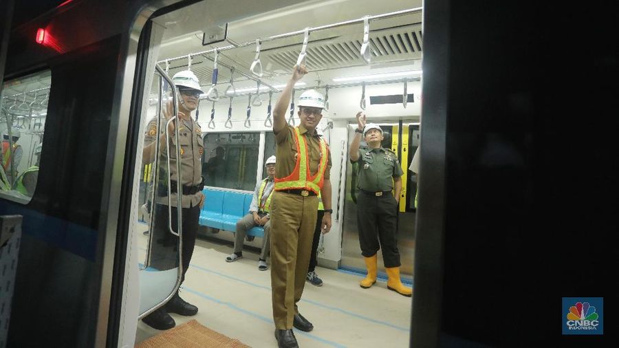 MRT Jakarta fase I rute Lebak Bulus-Bundaran HI dibangun sepanjang 16 kilometer dengan memakan biaya sekitar Rp 16 triliun.