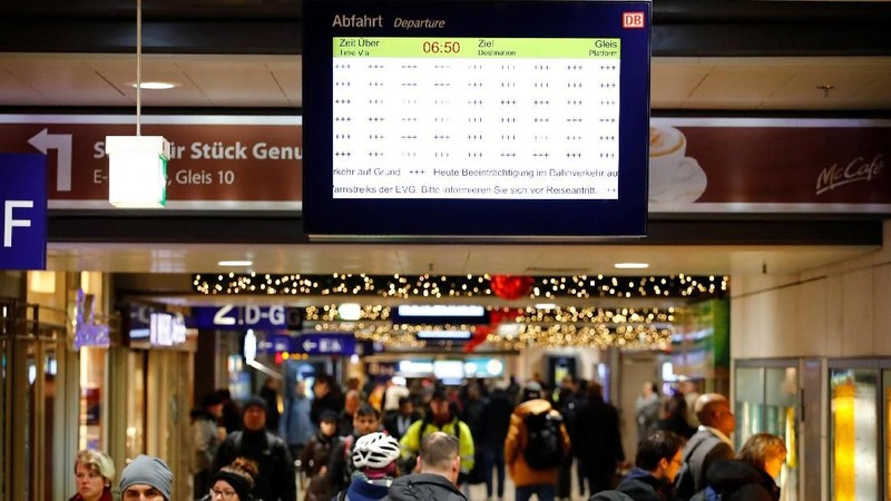 Para pekerja kereta api Jerman menuntut kenaikan upah 7,5%.