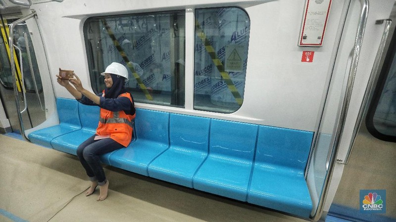 MRT Jakarta fase I rute Lebak Bulus-Bundaran HI dibangun sepanjang 16 kilometer dengan memakan biaya sekitar Rp 16 triliun.
