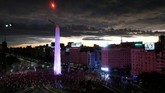 Suporter River Plate mengubah pusat kota Buenos Aires, Argentina, menjadi lautan manusia saat merayakan gelar juara Copa Libertadores 2018. (REUTERS/Agustin Marcarian TPX IMAGES OF THE DAY)