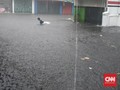 Banjir Kemang Surut, Warga Gotong-royong Bersihkan Rumah