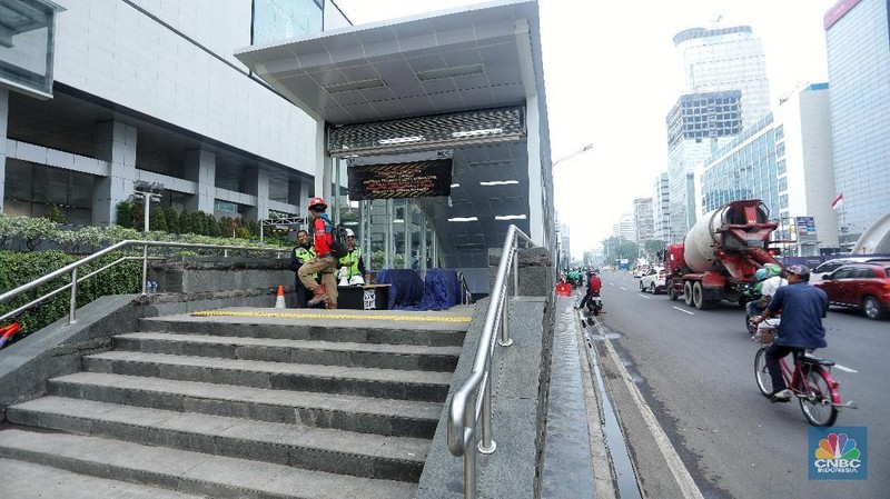 MRT Jakarta fase I rute Lebak Bulus-Bundaran HI dibangun sepanjang 16 kilometer dengan memakan biaya sekitar Rp 16 triliun.