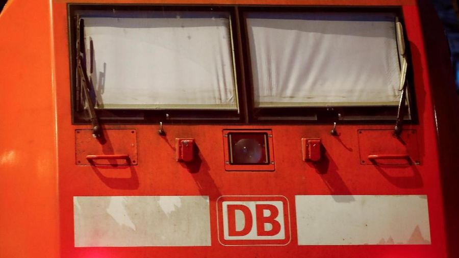 Para pekerja kereta api Jerman menuntut kenaikan upah 7,5%.
