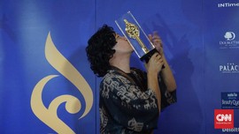 Lama Tak Dipeluk, Gading Marten Bawa Tidur Piala Citra