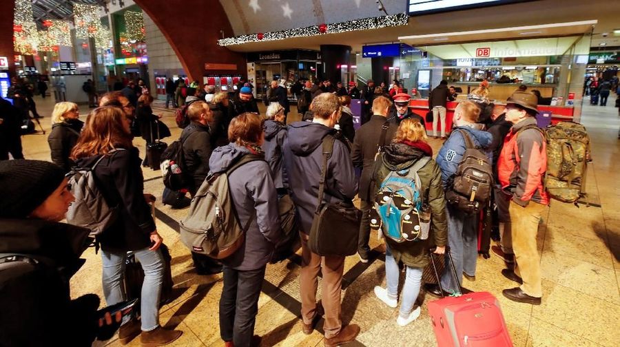 Para pekerja kereta api Jerman menuntut kenaikan upah 7,5%.