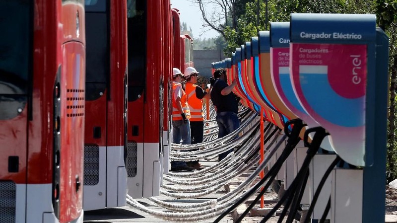 Chili negara yang kaya mineral, dan negara yang bukan hanya produsen tembaga terbesar di dunia tetapi juga produsen lithium terbesar kedua di dunia.