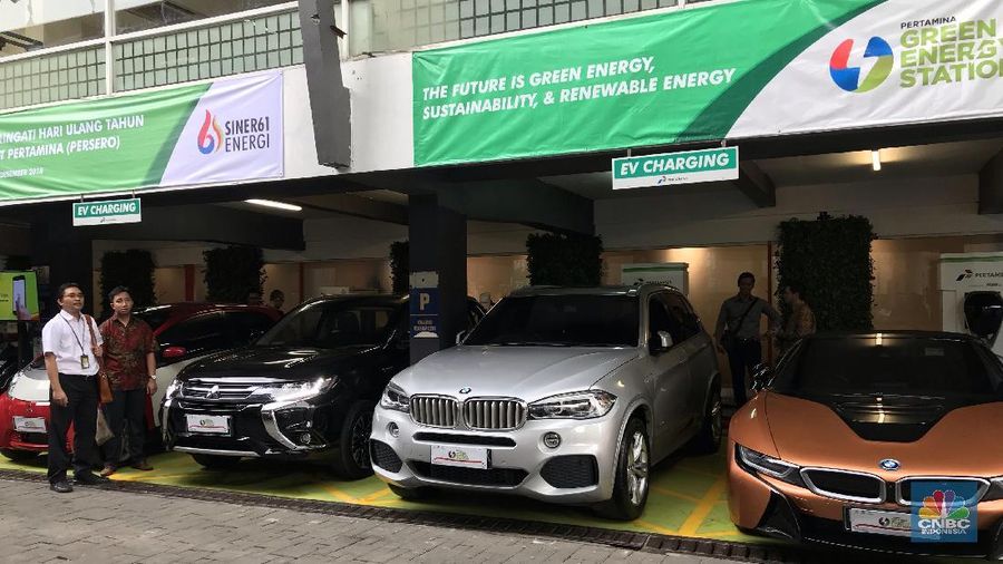 Pertamina mulai bangun SPLU, stasiun pengisian daya untuk mobil listrik 