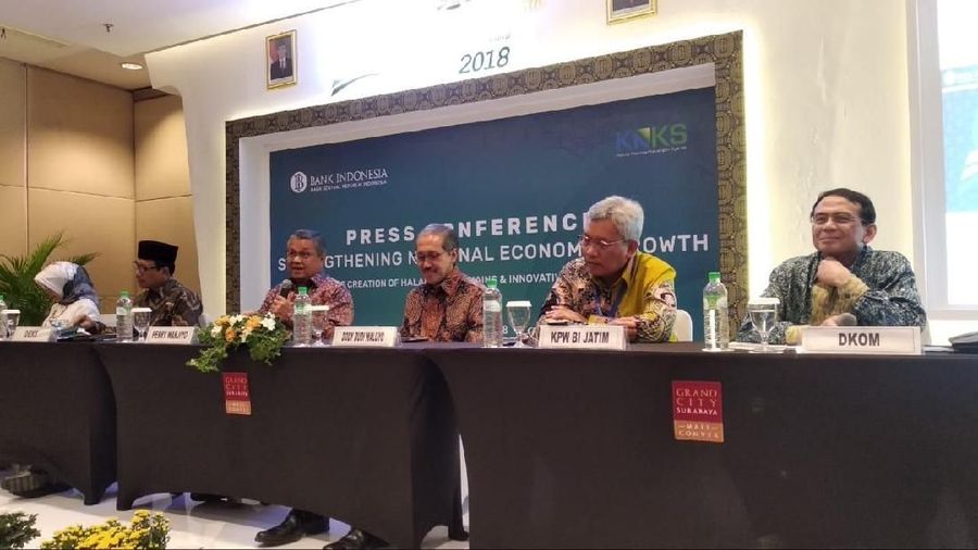 Perkembangan industri keuangan syariah menghadirkan tantangan tersendiri bagi otoritas pengaturan sektor keuangan sebuah negara.