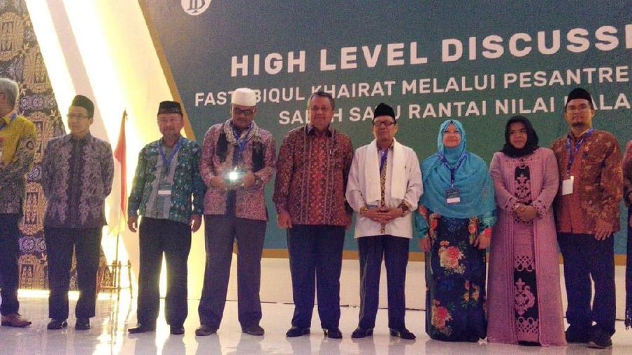 Gubernur BI mengatakan pondok-pondok pesantren yang tersebar di Indonesia merupakan basis yang sangat memadai bagi perekonomian Indonesia.