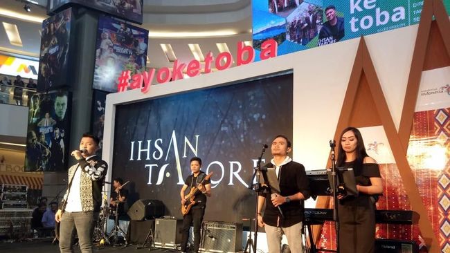 Ihsan Tahore Promosi Pariwisata Danau Toba di Makassar