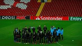 Napoli hanya butuh hasil seri untuk mengunci tiket menuju babak 16 besar. (Reuters/Jason Cairnduff)