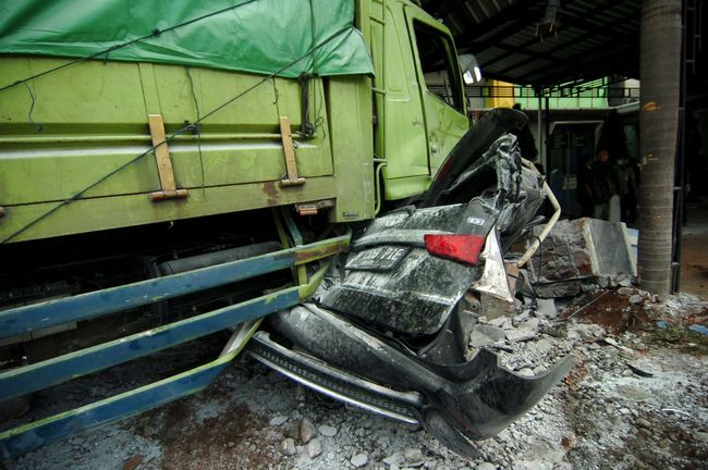 Tekan Kecelakaan, Tabung Pembatas Resmi Dipasang di Jabar