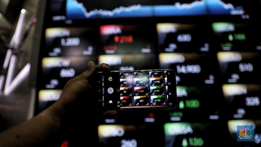 IHSG yang melemah ini masih dipengaruhi oleh faktor global, kendati dari dalam negeri pagi ini ada kabar mengenai turunnya cadangan devisa akhir September.