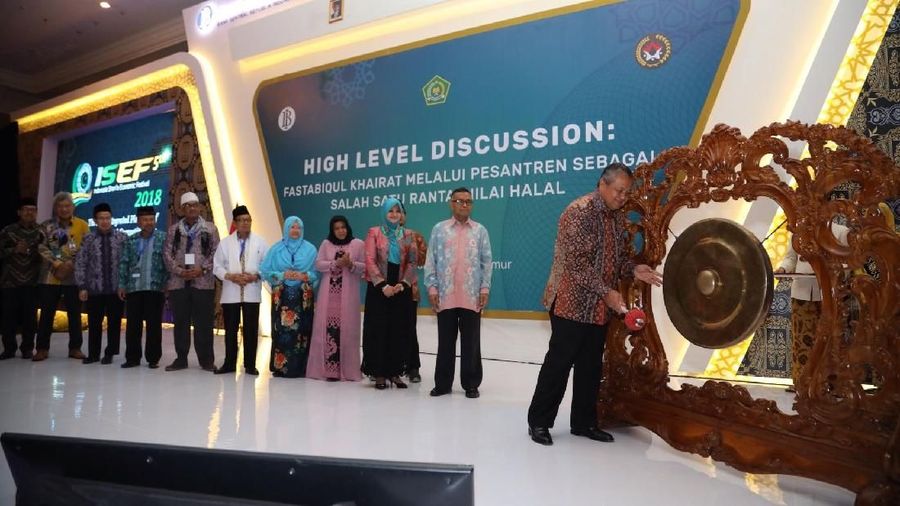 Market share perbankan syariah saat ini baru di kisaran 6%.