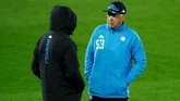 Pelatih Napoli, Carlo Ancelotti punya pengalaman dengan sepak bola Inggris sehingga ia diyakini bisa menerapkan strategi dengan baik pada laga lawan Liverpool. (Reuters/Jason Cairnduff)