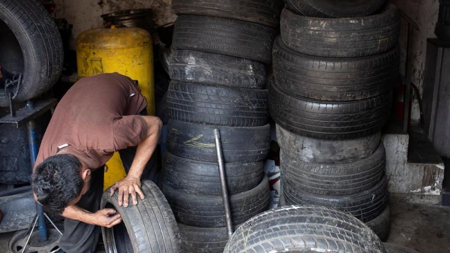 A man works at a tire workshop in Caracas, Venezuela December 10, 2018. REUTERS/Manaure Quintero