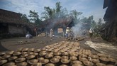 Kerajinan gerabah Klipoh telah dikerjakan masyarakat setempat secara turun-temurun, dari generasi ke generasi.