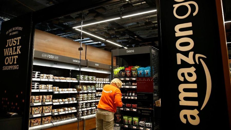 Amazon Go menerapkan teknologi yang membuat pembeli tidak perlu mengantre di kasir untuk membayar belanjaannya.