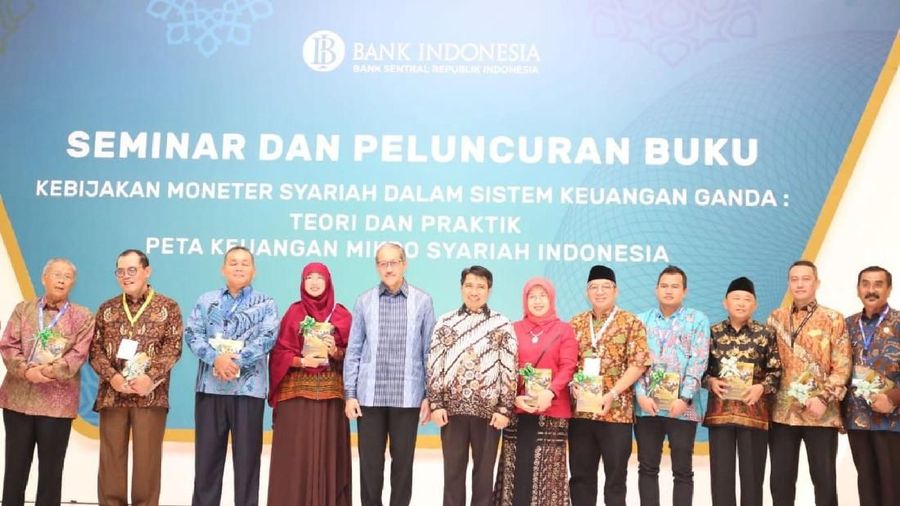 Dalam rangka mengembangkan keuangan syariah, Bank Indonesia (BI) meluncurkan dua buku.