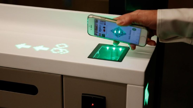 Amazon Go menerapkan teknologi yang membuat pembeli tidak perlu mengantre di kasir untuk membayar belanjaannya.