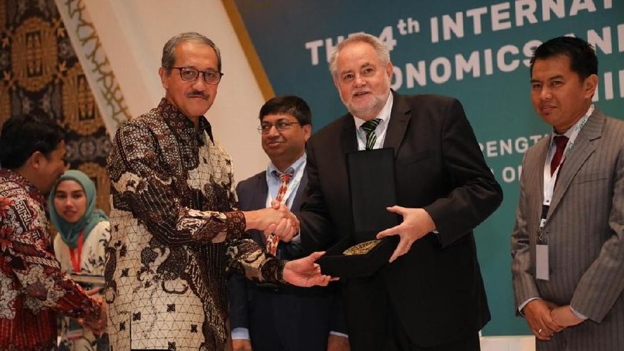 Deputi Gubernur Bank Indonesia (BI) Dody Budi Waluyo mengatakan pertumbuhan ekonomi global tetap datar dan tidak merata