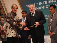 Ekonomi Global Stagnan, Apa yang Bisa Dilakukan?