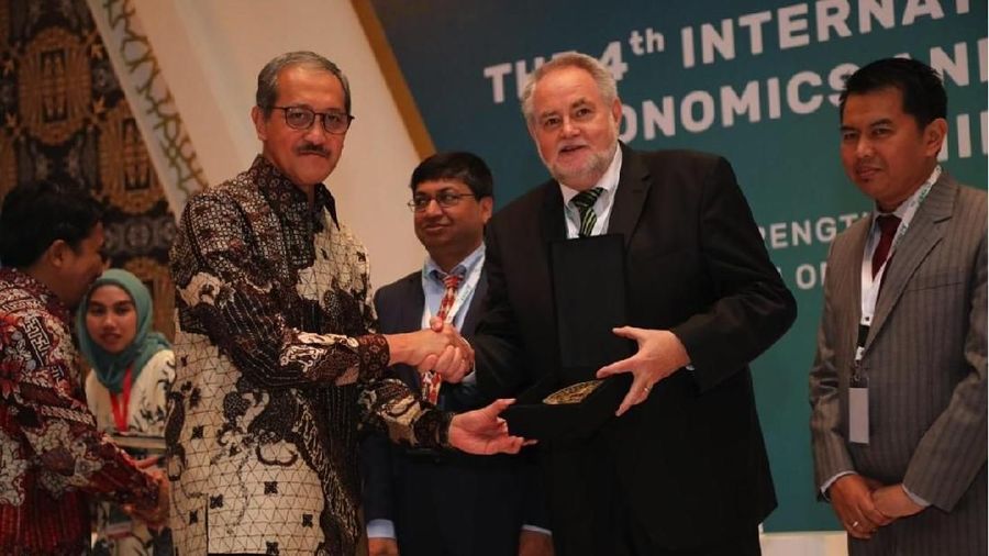 Bank Indonesia (BI) menyatakan penciptaan rantai nilai halal global memerlukan dukungan kebijakan dari lembaga ekonomi tingkat tinggi