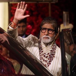 Amitabh Bachchan Positif Corona, Bollywood Beri Dukungan