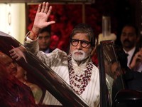 Amitabh Bachchan Positif Corona, Bollywood Beri Dukungan