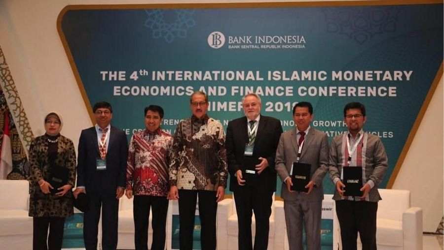 Bank Indonesia menyatakan ekonomi dan keuangan Islam adalah salah satu solusi untuk memperkuat struktur ekonomi dan pasar keuangan saat ini dan pada masa depan.