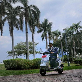 Kurangi Polusi, DKI Gunakan Motor Listrik di Lokasi Wisata