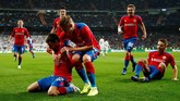 Dua menit sebelum babak pertama berakhir, CSKA menambah keunggulan menjadi 2-0 berkat sepakan Georgi Shchennikov yang memanfaatkan umpan Mario Fernandes.(REUTERS/Juan Medina)