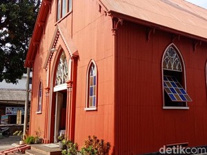 Video: Melihat Sejarah dan Keunikan Gereja Merah di Probolinggo