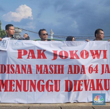 Keluarga Korban Lion Air JT 610 Demo di Depan Istana Negara