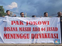 Keluarga Korban Lion Air JT 610 Demo di Depan Istana Negara
