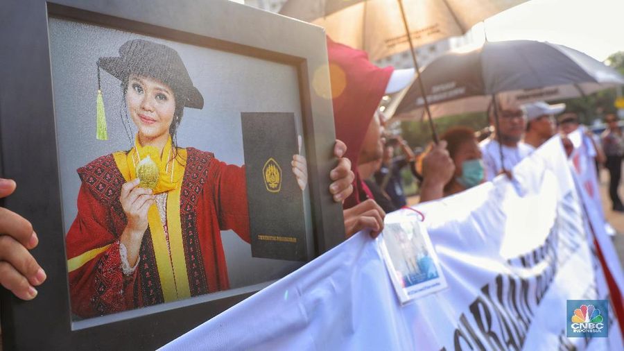 Keluarga korban kecelakaan Lion Air JT-610 melayangkan somasi demi mendapatkan kompensasi yang adil.
