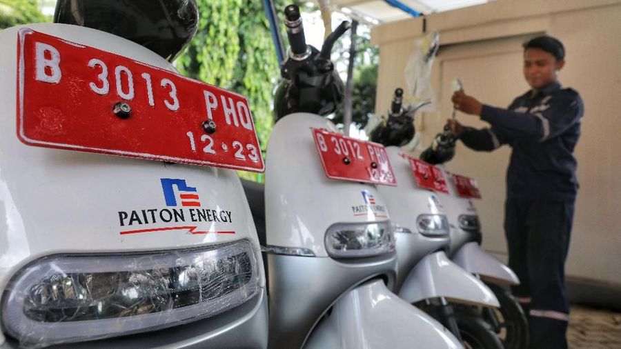 Penggunaan motor listrik di kawasan wisata bisa menjadi contoh pada masyarakat, agar peduli dengan lingkungan.