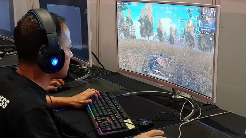 Kali ini, Spirit of Millennials meramaikan pesta kostum bertema game, superhero, atau anime.