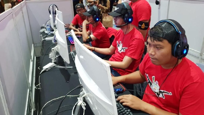 Kali ini, Spirit of Millennials meramaikan pesta kostum bertema game, superhero, atau anime.