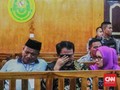 Didakwa Terima Suap Rp42,28 M, Bupati Labuhan Batu Menangis
