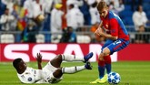 CSKA menutup kemenangan mereka di Bernabeu berkat gol Arnor Sigurdsson usai menerima assist Nikola Vlasic pada menit ke-78. Dalam pertandingan itu tercatat Arnor mencetak satu gol dan menyumbang satu assist. (REUTERS/Juan Medina)