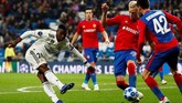 Winger Vinicius Junior tampil sebagai starter bersama Madrid saat melawan CSKA di Stadion Santiago Bernabeu, Kamis (12/12) dini hari WIB. Sayangnya Vinicius gagal mencetak gol dalam laga tersebut. (REUTERS/Juan Medina)