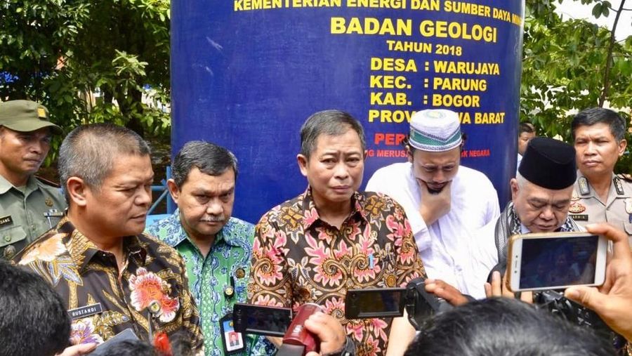 Jonan meresmikan 8 dari 40 sumur bor air tanah di Kabapaten Bogor yang dibangun dalam 3 tahun terakhir dan dapat melayani 80.000 jiwa.