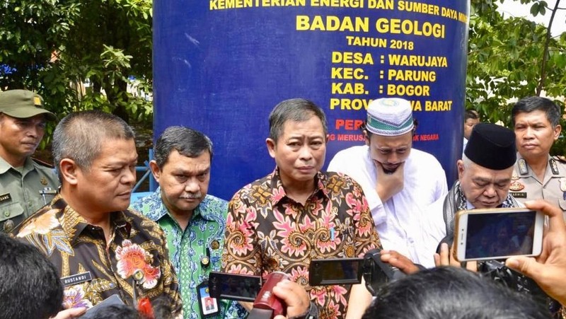 Jonan meresmikan 8 dari 40 sumur bor air tanah di Kabapaten Bogor yang dibangun dalam 3 tahun terakhir dan dapat melayani 80.000 jiwa.