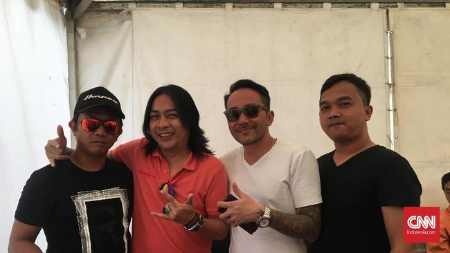 Koes Plus Junior Bawa 7 Lagu Legendaris di HUT 17 Transmedia