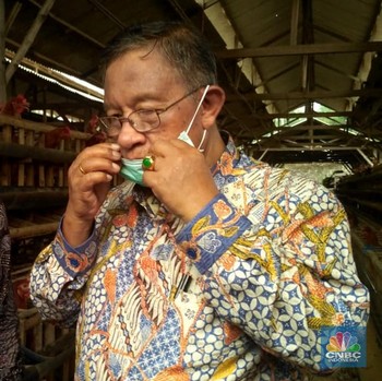 Di Blitar, Darmin Terima Curhatan Para Peternak Ayam