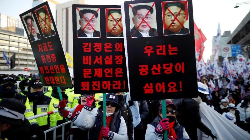 Anggota kelompok sipil konservatif Korea Selatan melakukan aksi protes anti-Korea Utara di Seoul, Korea Selatan.